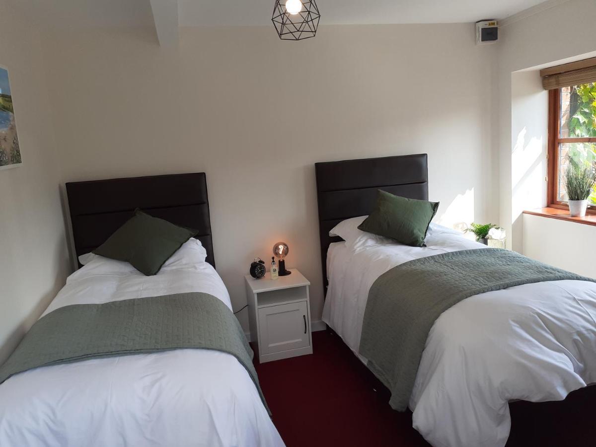 The Ivy Barn Holbeton Hotel Екстериор снимка