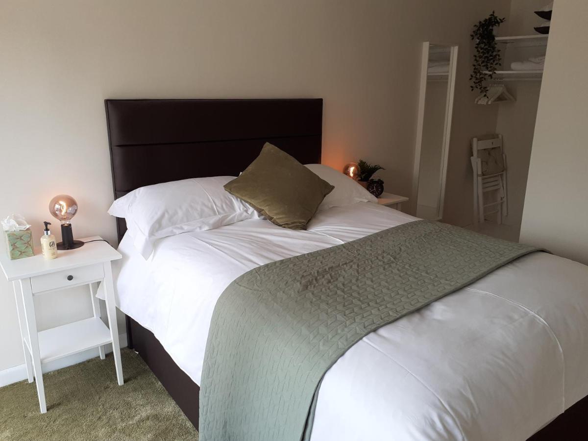 The Ivy Barn Holbeton Hotel Екстериор снимка