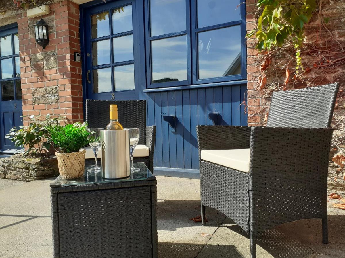 The Ivy Barn Holbeton Hotel Екстериор снимка