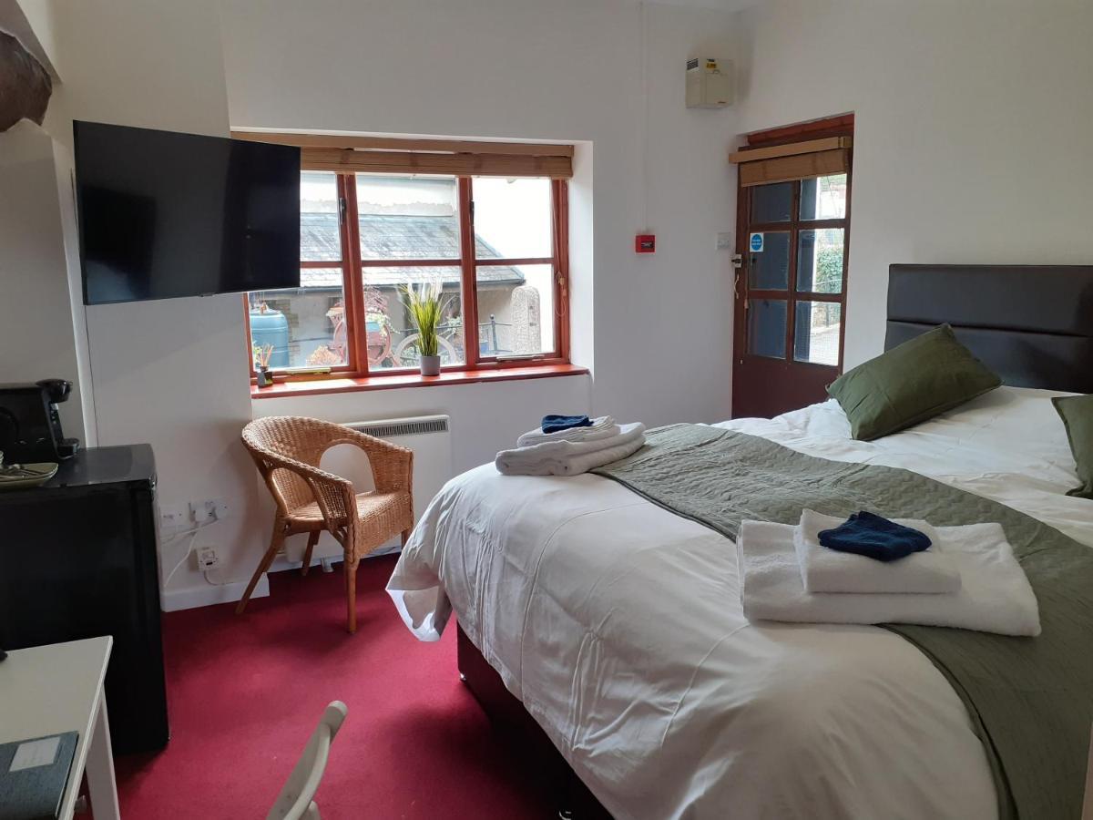 The Ivy Barn Holbeton Hotel Екстериор снимка