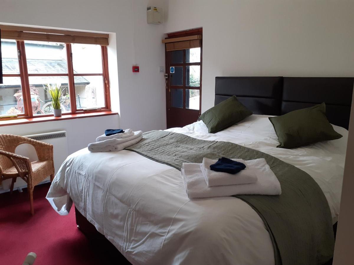 The Ivy Barn Holbeton Hotel Екстериор снимка