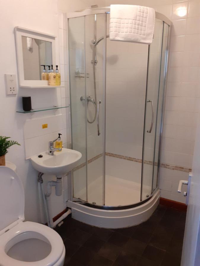 The Ivy Barn Holbeton Hotel Екстериор снимка