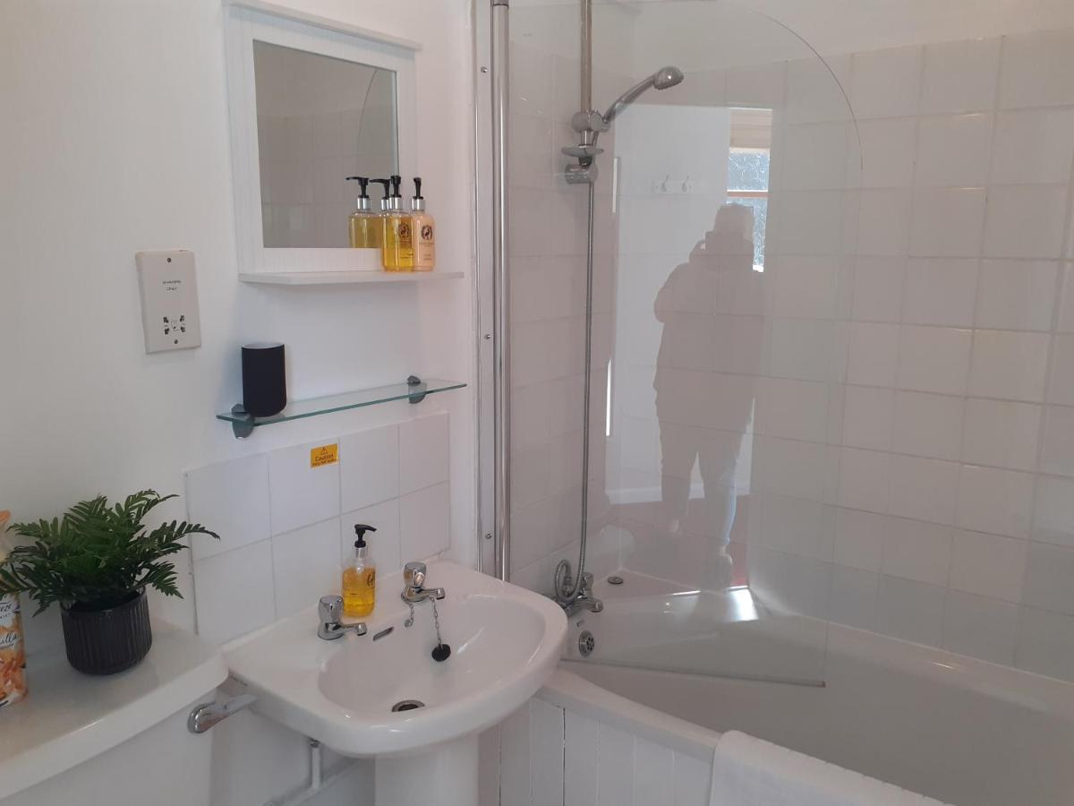 The Ivy Barn Holbeton Hotel Екстериор снимка