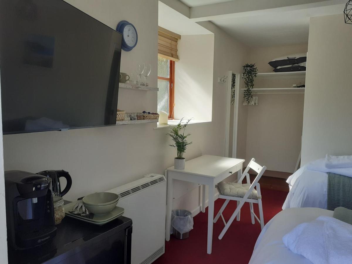 The Ivy Barn Holbeton Hotel Екстериор снимка