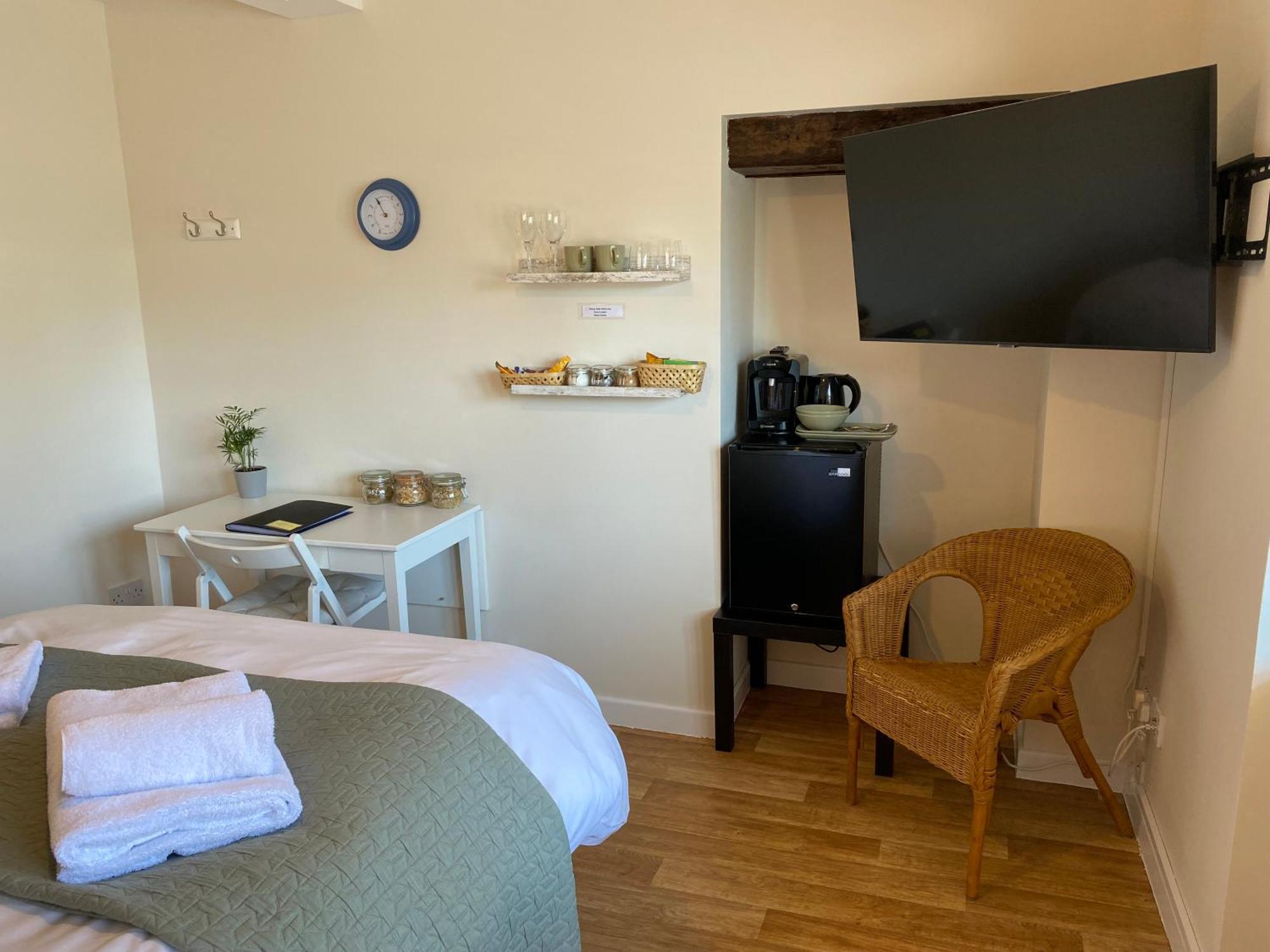 The Ivy Barn Holbeton Hotel Екстериор снимка