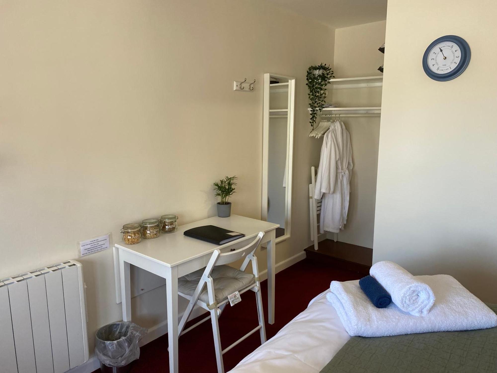 The Ivy Barn Holbeton Hotel Екстериор снимка