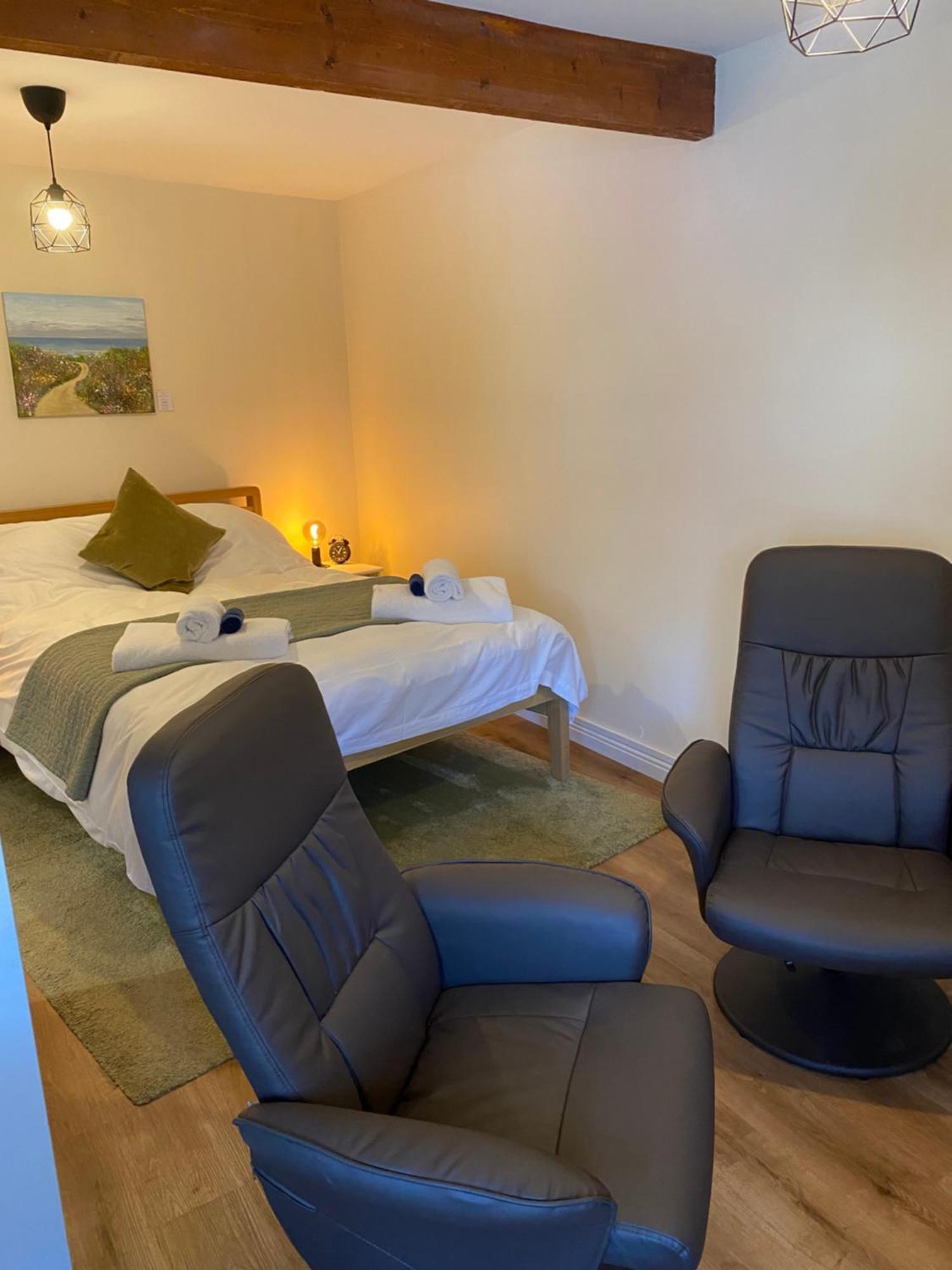 The Ivy Barn Holbeton Hotel Екстериор снимка