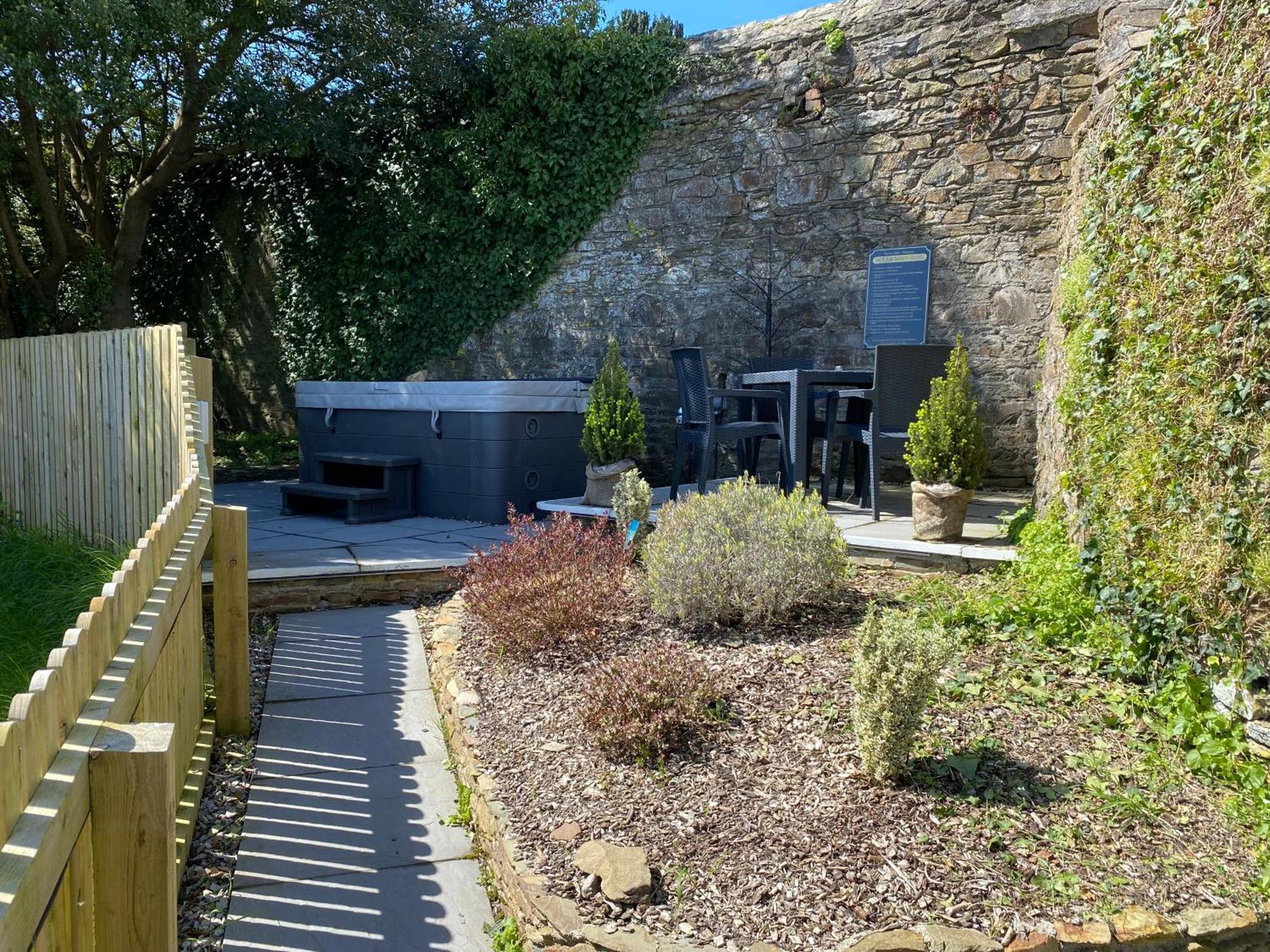 The Ivy Barn Holbeton Hotel Екстериор снимка